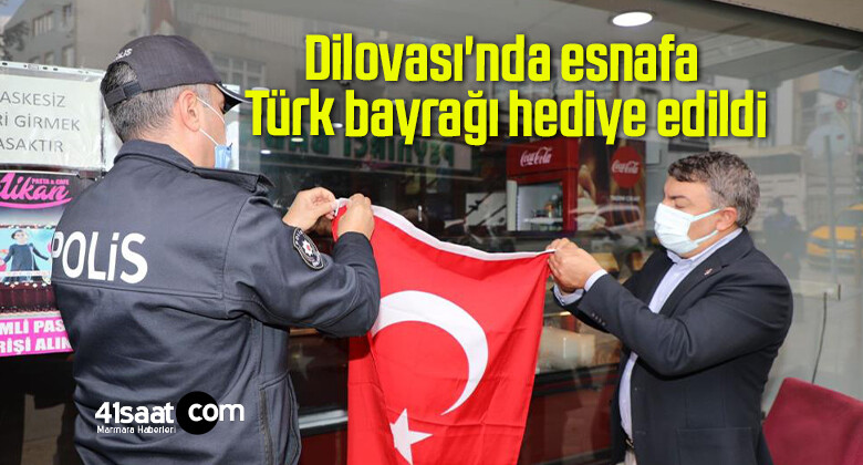 Dilovası’nda esnafa Türk bayrağı hediye edildi