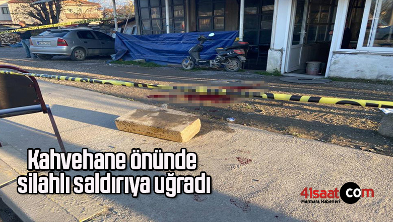 kahvehane önünde