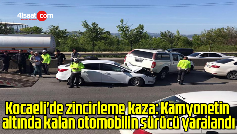 Kocaeli’de zincirleme kaza: Kamyonetin altında kalan otomobilin sürücü yaralandı