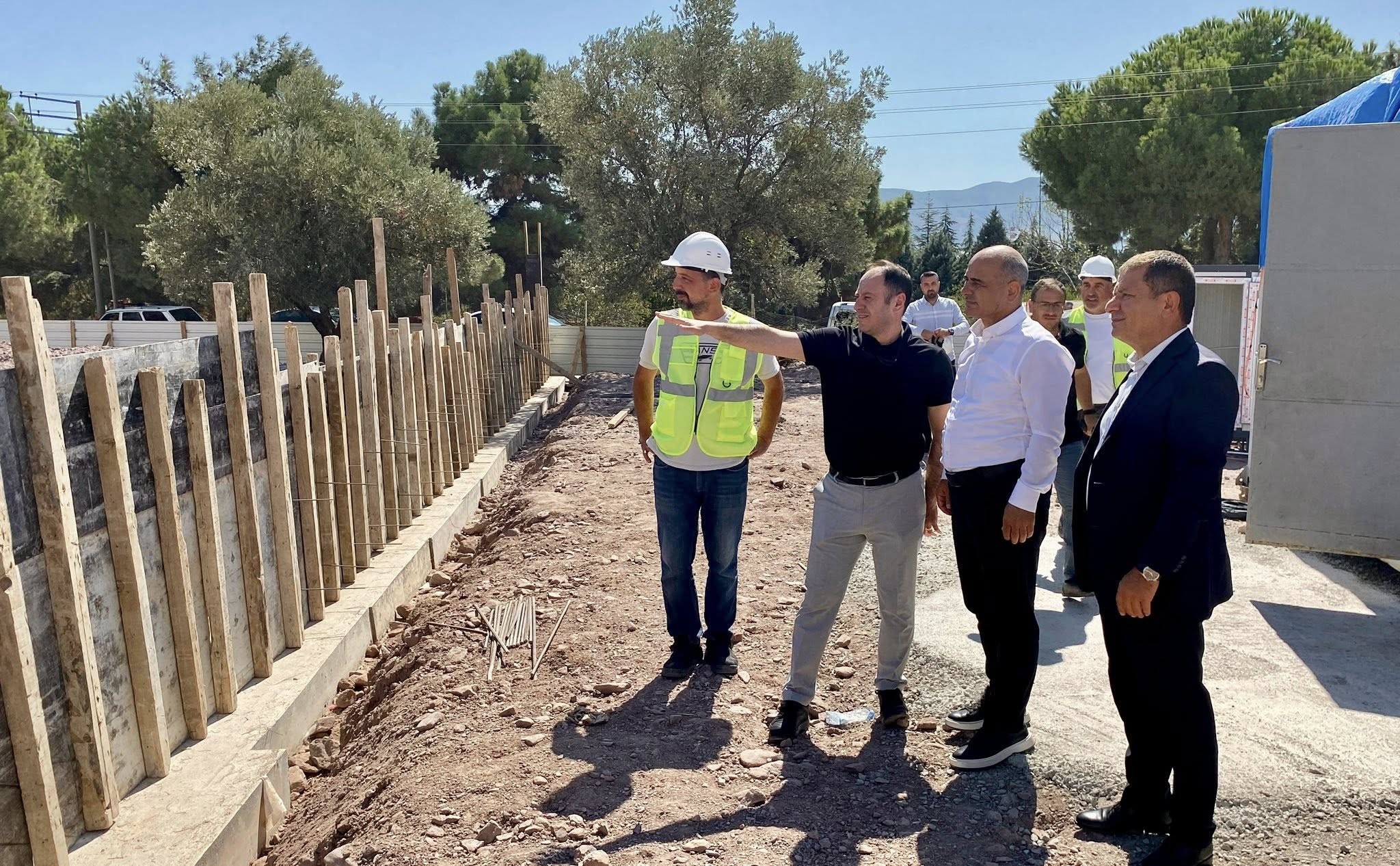 KÖRFEZ'DE ÇAMLITEPE SPOR KOMPLEKSİ İÇİN İLK KAZMA VURULDU