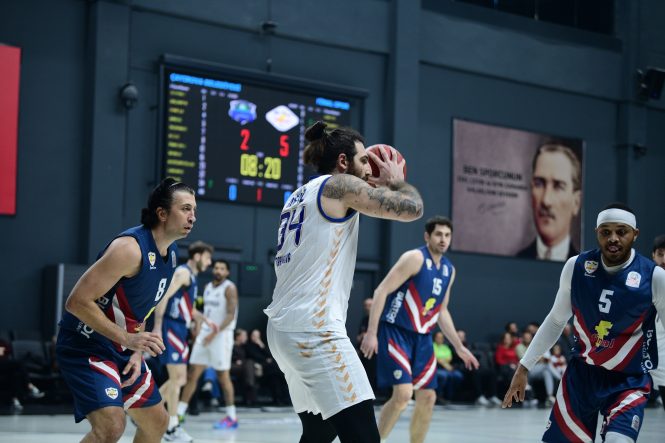 ÇAYIROVA BELEDİYESİ, SAHASINDA FİNALSPOR'U 87-81 YENDİ