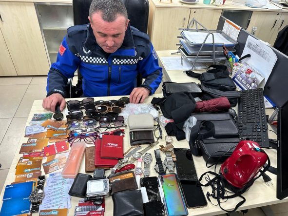 KOCAELİ'DE KAYIP EŞYALAR "ALO 153" İLE SAHİPLERİNİ BEKLİYOR