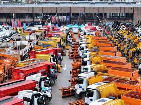 KOCAELİ'DE 265 MİLYON LİRALIK 42 YENİ İŞ MAKİNESİ HİZMETE GİRDİ TUZ STOKLARI DOLU, ARAÇLAR HAZIR