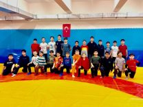 BİLECİK'TE SPORCULAR, ATA SPORU GÜREŞTE TER DÖKÜYOR