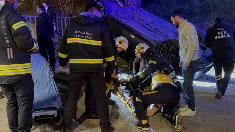 TAKLA ATAN OTOMOBİLDE 2 KİŞİ YARALANDI, DİĞER SÜRÜCÜ KAÇTI