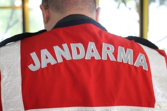 DİDİM'DE KAMYONETTE 39 DÜZENSİZ GÖÇMEN YAKALANDI