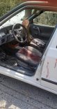 KAMYONDAN DÜŞEN TOMRUK SEYİR HALİNDEKİ OTOMOBİLE SAPLANDI