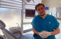 SOSYAL MEDYA ÜZERİNDE SATILAN DİŞ PARLATICI VE BENZERİ ÜRÜNLERE İNANMAYIN ASILSIZ DİŞ ÜRÜNLERİ KULLANLARDA YIKICI HASAR MEYDANA GELİYOR