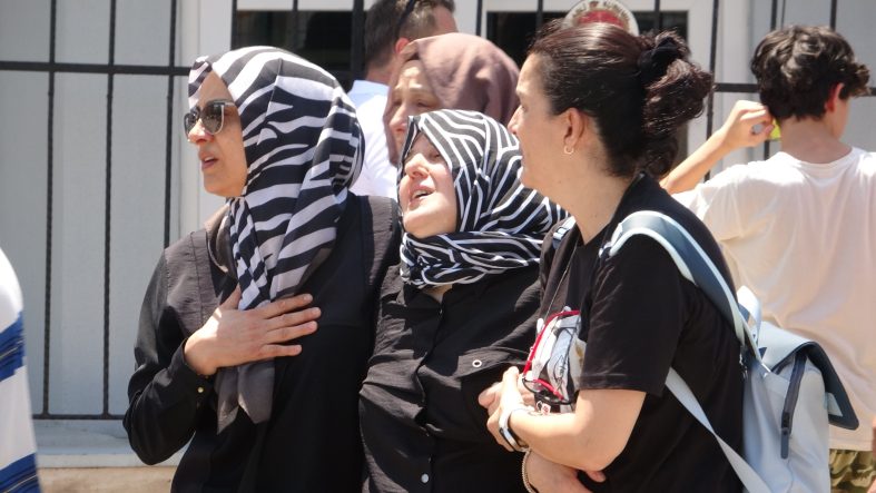 ÜNİVERSİTELİ GENCİN ÖLÜMÜYLE SONUÇLANAN KAZADA SÜRÜCÜYE 6 YIL 8 AY HAPİS KALDIRIMDA YÜRÜRKEN HAYATINI KAYBETTİ, SÜRÜCÜ "BİLİNÇLİ TAKSİRLE ÖLÜME NEDEN OLMA" SUÇUNDAN CEZA ALDI