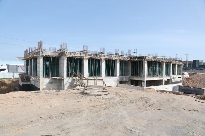 ÇAYIROVA'DA 200 YATAKLI HASTANE VE MESLEK LİSESİ İNŞAATLARI HIZLA YÜKSELİYOR