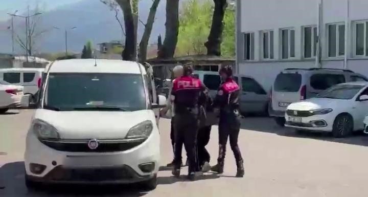 TİKTOK CANLI YAYINI KANLI BİTTİ: GENÇ KADIN YÜZÜNDEN BIÇAKLANDI
