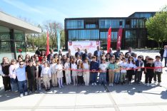 İNEGÖL'DE 23 NİSAN'A ÖZEL MİNİK SANATÇILAR SERGİSİ AÇILDI