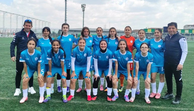 KÖRFEZ U15 KIZ FUTBOL TAKIMI DARICA'DAN 4-0 GALİBİYETLE DÖNDÜ