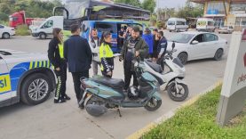 MOTORLU BİSİKLET, MOTOSİKLETE ARKADAN ÇARPTI: 2 SÜRÜCÜ YARALANDI