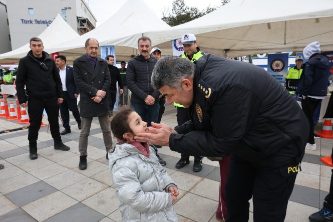 TRAFİK BİLİNCİ İÇİN TEK YÜREK: ERZURUM EMNİYETİ HAVUZBAŞI'NDAYDI