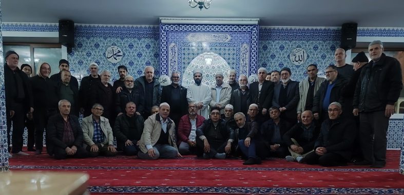 SURİYELİ ABDÜLKERİM ÖMER'E CAMİ CEMAATİNDEN ANLAMLI UĞURLAMA