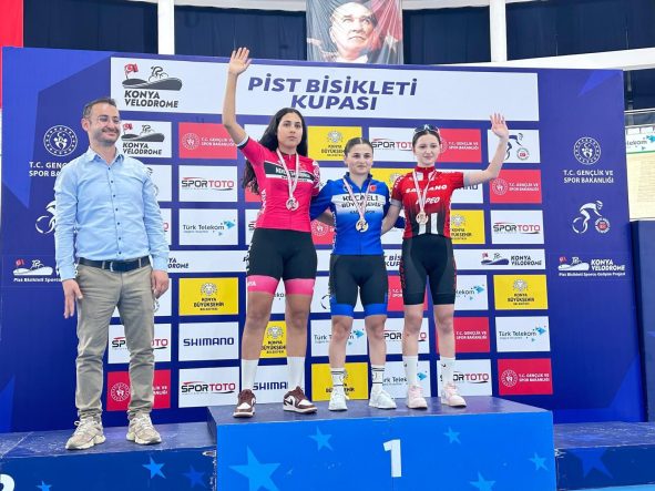 KAĞITSPOR ULUS VE ULUSLARARASI ARENADA MADALYAYA DOYMUYOR