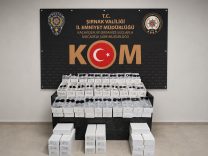 ŞIRNAK'TA 5 MİLYON 700 BİN LİRALIK KAÇAK GÖZLÜK OPERASYONU: 1 TUTUKLAMA