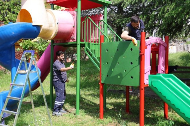 KARTEPE'DE ÇOCUK PARKLARI YENİLENİYOR