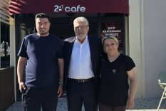 MERİH DEMİRAL KAFE AÇTI, ŞEHİT AİLELERİNE HER ŞEY ÜCRETSİZ OLDU MERİH'İN 28 NUMARALI FORMASININ SIRRI: ANNESİ BABA BURHAN DEMİRAL: "KOCAELİSPOR İÇİN 'NEDEN OLMASIN?' DİYOR" AĞABEY FATİH DEMİRAL: "MİLLİ TAKIMA GİDEBİLMEK İÇİN CAN ATIYOR"