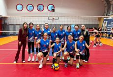 KÖRFEZ GENÇLERBİRLİĞİ MİDİ KIZ VOLEYBOL TAKIMI SEZONA GALİBİYETLE BAŞLADI