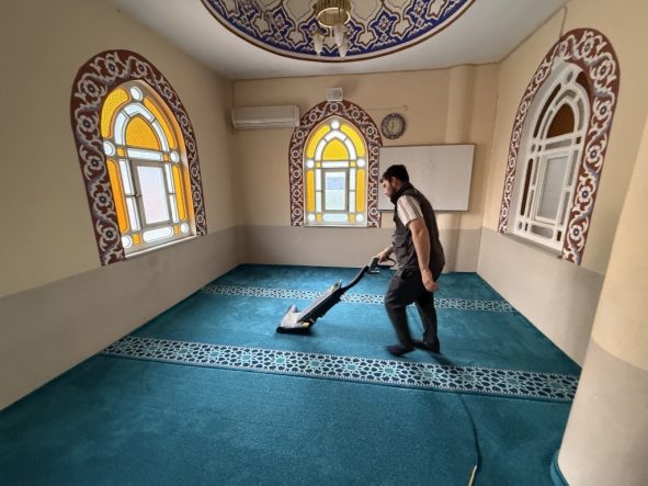 KARTEPE'DE CAMİLER KURBAN BAYRAMI ÖNCESİ İBADETE HAZIRLANIYOR