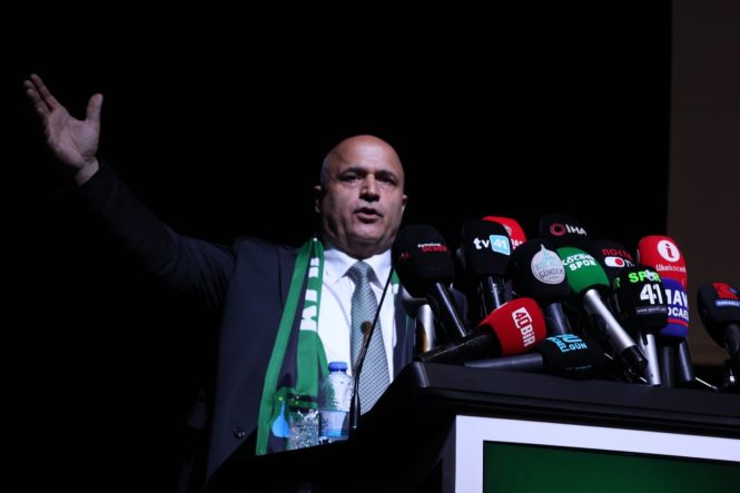 KOCAELİSPOR'DA RECEP DURUL YENİDEN BAŞKAN SEÇİLDİ KOCAELİSPOR BAŞKANI RECEP DURUL: "KOCAELİSPOR KİMSENİN OYUNCAĞI DEĞİL" "GÖREVDE ISRARLA DURMAK DOĞRU DEĞİL" "TAHİR BAŞKAN PARA VERİYOR, HADİ GELİN YAPIN, NEREDESİNİZ?" "TAHİR BAŞKANI BU İŞLERE ALET ETMEYİN" "BEN VARKEN KİMSE KOCAELİSPOR'U SATIN ALAMAZ" "FİNANSAL ÇÖZÜM; ALTYAPIDAN OYUNCU ÇIKARMAKTIR"