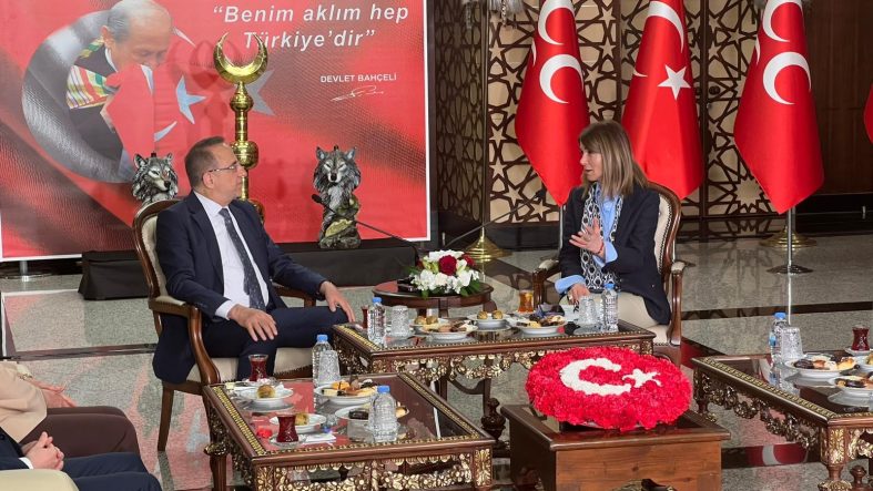 AK PARTİ'DEN, MHP'YE BAYRAM ZİYARETİ