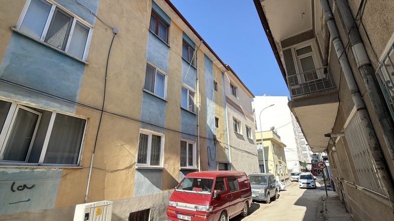 EVİNDE HAREKETSİZ BULUNAN ŞAHSIN ÖLÜMÜ ŞÜPHELİ BULUNDU