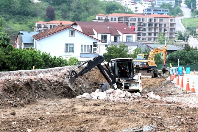 SELAHATTİN EYYUBİ CADDESİ'NDE 2. ETAP YOL YAPIM ÇALIŞMALARI BAŞLADI