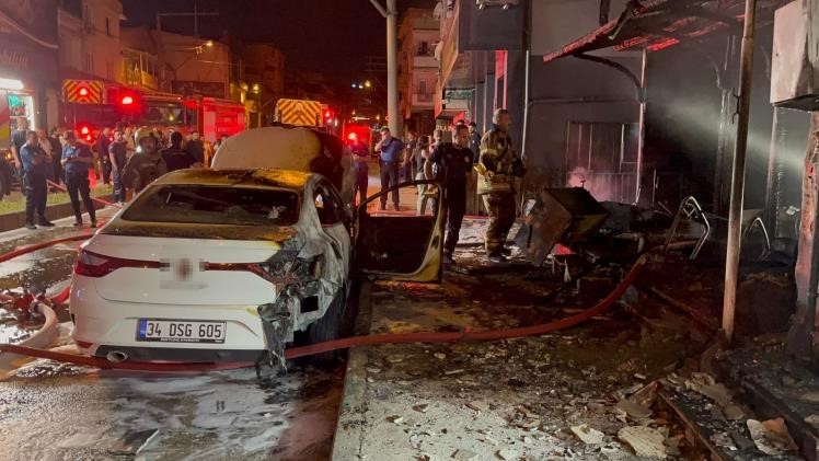 MOBİLYA DÜKKANININ DEPOSU ALEV ALEV YANDI