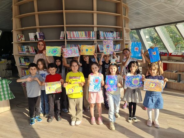 BAŞİSKELE'DE ÇOCUKLAR EBRU SANATIYLA TANIŞTI