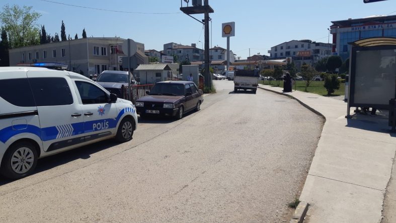 HASTANE ÖNÜNDE TARTIŞTIĞI KADINI BIÇAKLADI