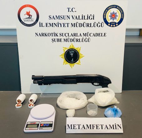 SAMSUN'DA ZEHİR TACİRLERİNE GÖZALTI: 831 GRAM METAMFETAMİN ELE GEÇİRİLDİ