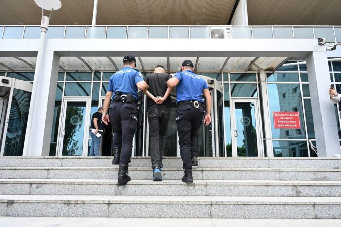 KIRMIZI BÜLTENLE ARANAN HÜKÜMLÜ HAVALİMANINDA YAKALANDI