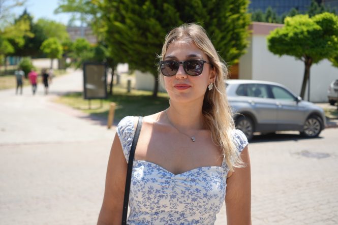 KOCAELİ ÜNİVERSİTESİ'NDE SAHİPSİZ KÖPEKLER AZALDI, ÖĞRENCİLERİN ENDİŞESİ BİTMEDİ "TOPLATILDIĞI SÖYLENSE DE GÜVEN VERMİYOR"