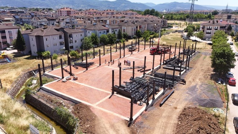 KARTEPE'DE İNŞA EDİLEN KENT ÇARŞISI AFETLERDE TOPLANMA ALANI OLACAK