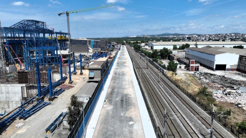 DARICA DUTLUK SOKAK'TA ÜSTYAPI SON SÜRAT İLERLİYOR
