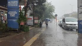 BURSA'DA YOLLAR GÖLE DÖNDÜ, VATANDAŞLAR ZOR ANLAR YAŞADI