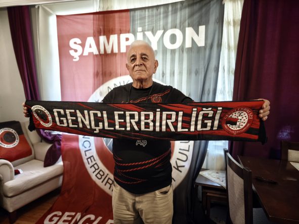 BİR ASIRLIK KULÜBÜN YARIM ASIRLIK TARAFTARI BAŞKENT EKİBİNİN 50 YILLIK TARAFTARI TAKIMINI DESTEKLEMEYE DEVAM EDİYOR