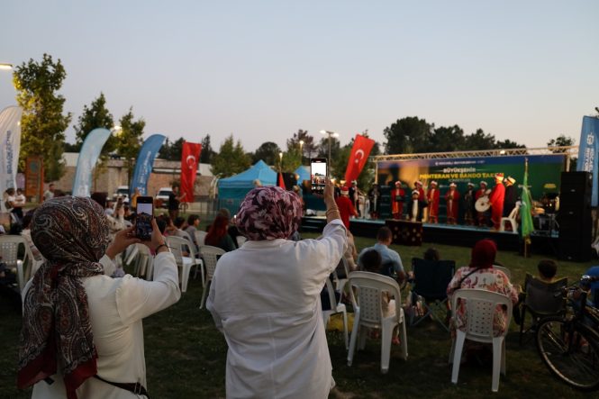 DERİNCE'DE TARİHİ VE NOSTALJİK KONSER