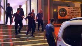 DÜĞÜNDE ÇALINAN ŞARKIYI BEĞENMEYEN İKİ GRUP ARASI BIÇAKLI KAVGA: 3 YARALI