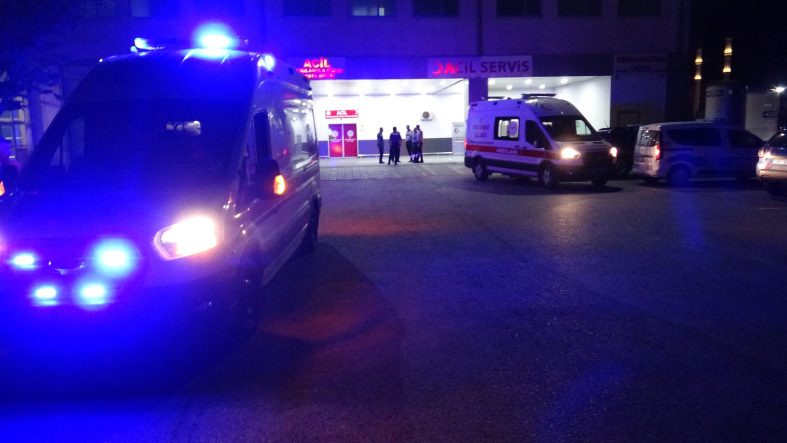 MALATYA'DA AKRABALARIN TAŞLI SOPALI KAVGASI: 6 YARALI