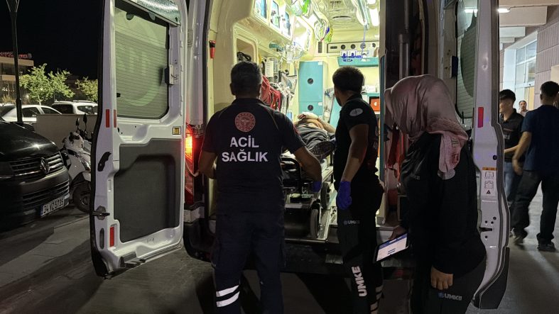 "NE BAKIYORSUN" KAVGASINDA 3 KİŞİ BIÇAK VE SİLAHLA YARALANDI