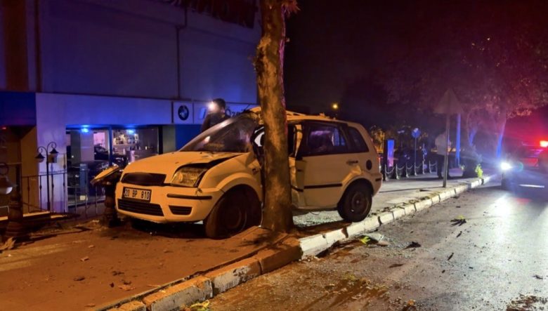 KAZADA VEFAT EDEN OĞLUNUN HABERİNE KALBİ DAYANMADI KAZADA VEFAT EDEN GENCİN BABASI ACILI HABERİ DUYUNCA HAYATINI KAYBETTİ EVLADININ ÖLDÜĞÜ KAZAYI ÖĞRENEN BABANIN GEÇİRDİĞİ KALP KRİZİ AYNI YUVAYA İKİNCİ YASI GETİRDİ