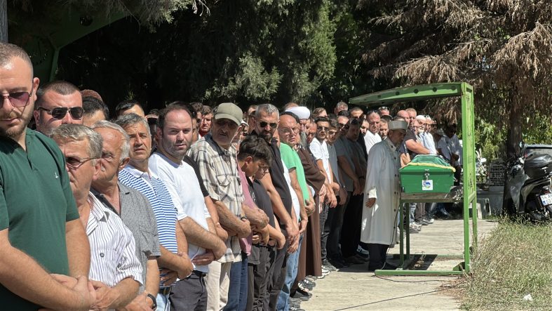 SIĞ SUYA ATLAYARAK HAYATINI KAYBEDEN 3 ÇOCUK BABASI SON YOLCULUĞUNA UĞURLANDI