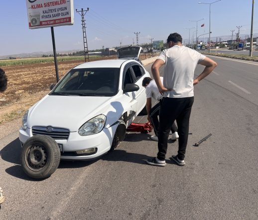 ZORLU GEÇEN KPSS'NİN ARDINDAN KULLANDIĞI OTOMOBİLİN TEKERİ YERİNDEN FIRLADI