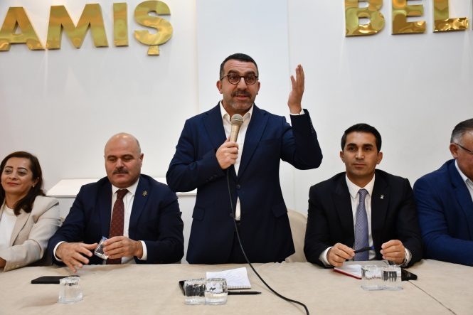AK PARTİ HEYETİNDEN SARIKAMIŞ'TA GÖVDE GÖSTERİSİ: TEŞKİLAT BULUŞMASI VE YATIRIMLAR SAHADA İNCELENDİ