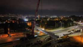 BAŞİSKELE KAVŞAĞI'NDA 80 TONLUK TABLİYE GECE OPERASYONUYLA YERİNE KONULDU