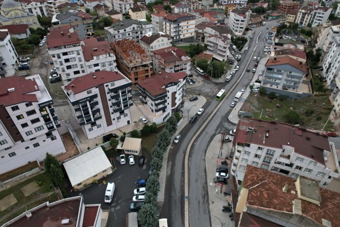ÇAYIROVA'DA 170 MİLYON LİRALIK YATIRIMLA UĞUR MUMCU CADDESİ YENİLENDİ